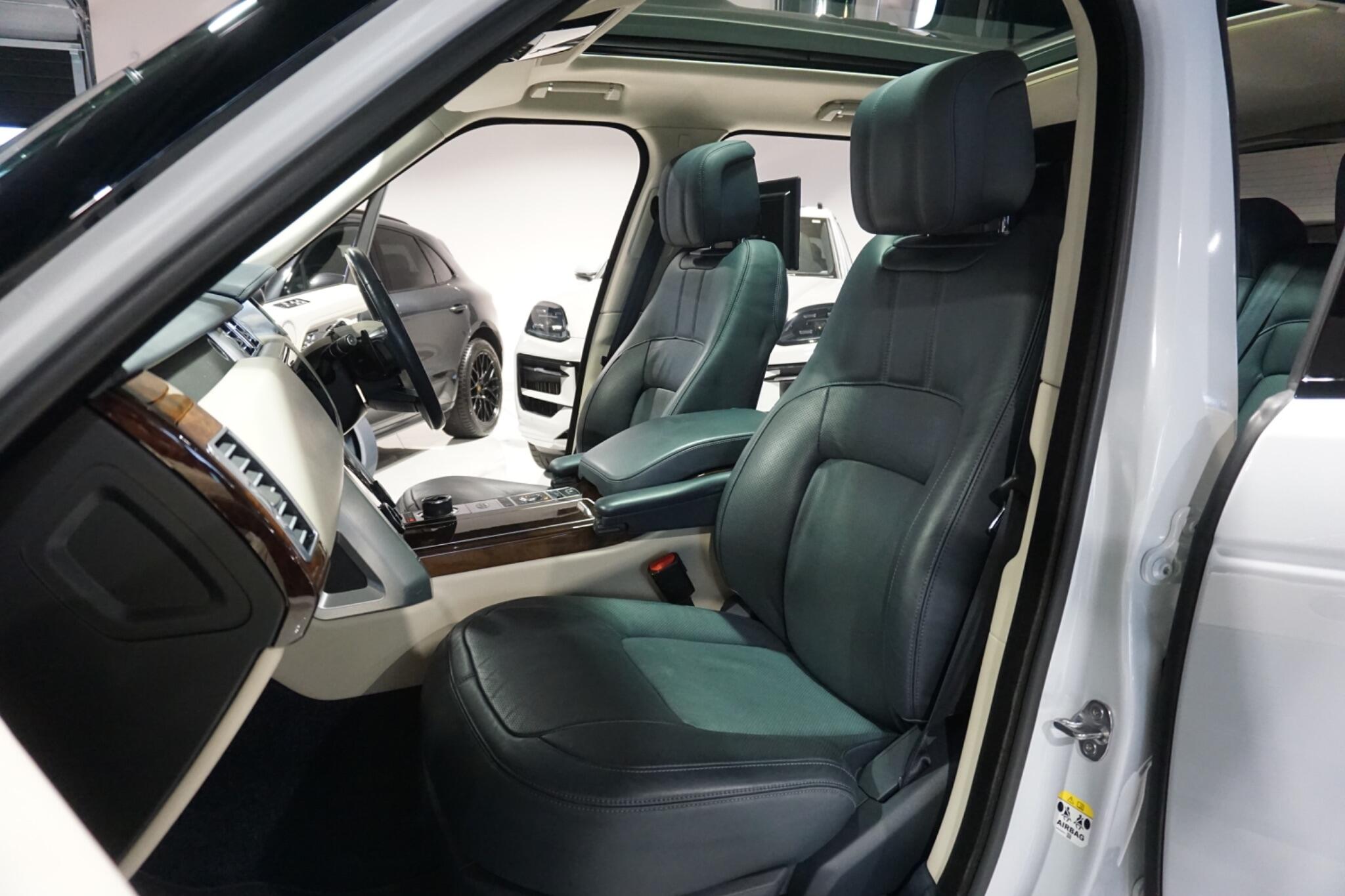 Land Rover Range Rover 2.0 P400e 13.1kWh Vogue SUV 5dr Petrol Plug-in Hybrid Auto 4WD Euro 6 (s/s) (404 ps)